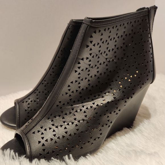 Boot - Picture 4 of 4